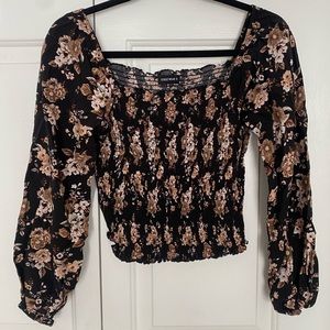 Never worn! floral print.size M.stylish trendy ruched torso with balloon sleeves